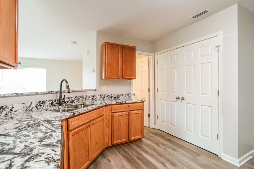 Building Photo - 1604 Harland St