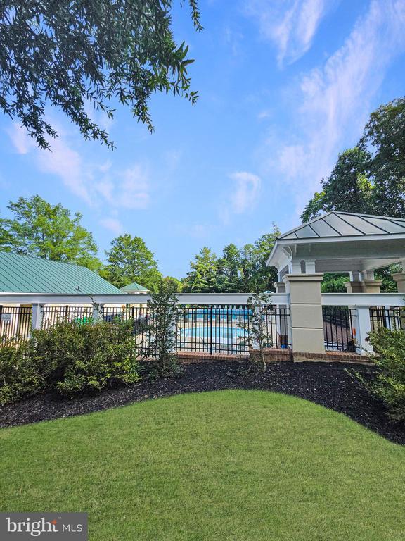 Building Photo - 9902 Woodview Dr
