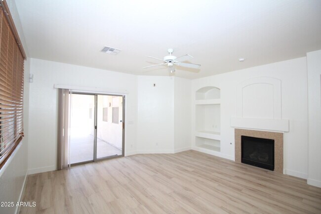 Building Photo - 9053 W Villa Maria Dr