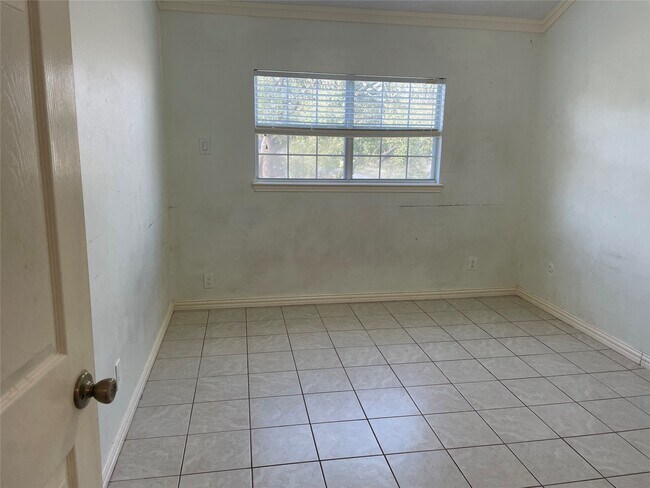 Building Photo - 18002 Hollywell Dr