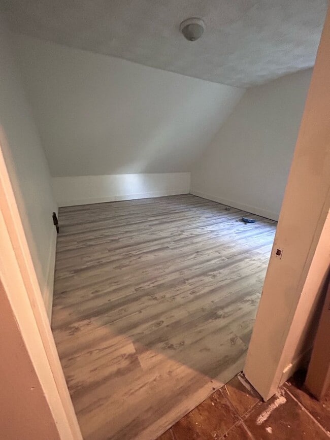 Building Photo - Remodeled 5 Bedroom 1 Bath Single Family Home