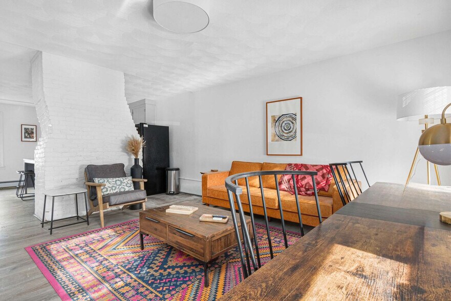 Building Photo - 136 Main St