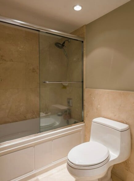 Master Bath - 11 Island Ave