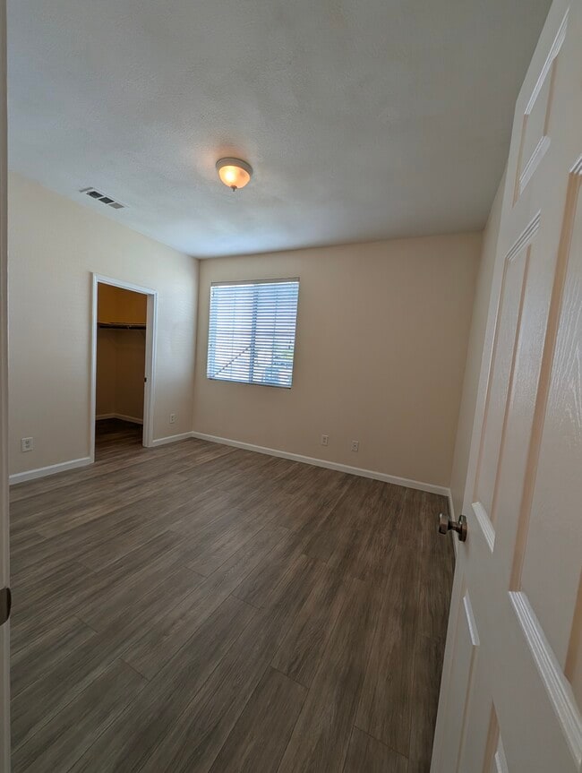 Building Photo - 1468 Burns Ln