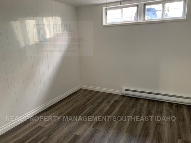 Building Photo - Adorable Centrally Located, Renovated Home...