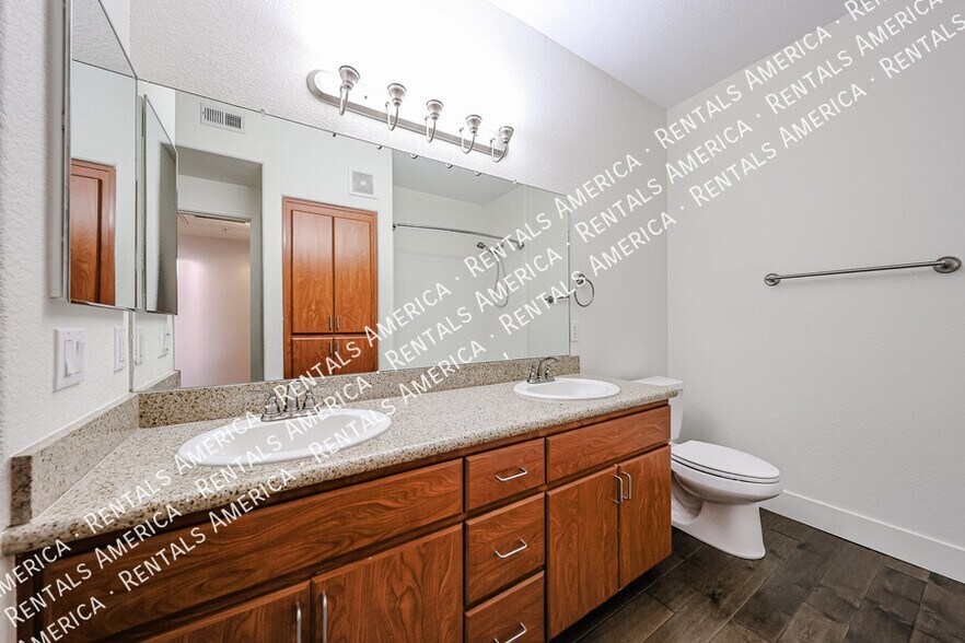 Building Photo - 5302 E Van Buren St