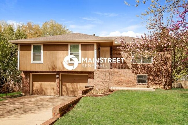 Primary Photo - 216 W Heritage Dr