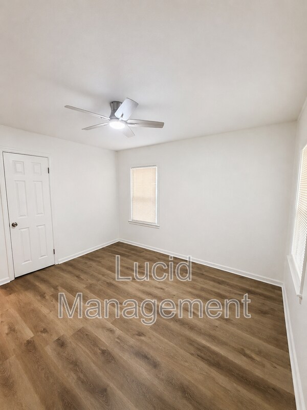 Building Photo - 1134 Lincoln Ave