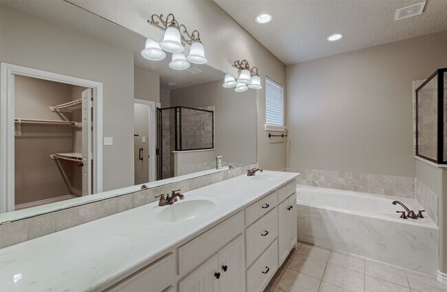 Building Photo - 14918 Pollux Dr