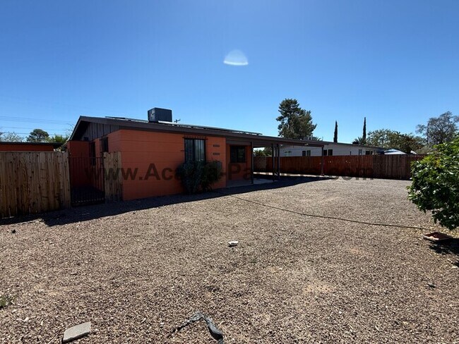 Building Photo - Three Bedroom Home