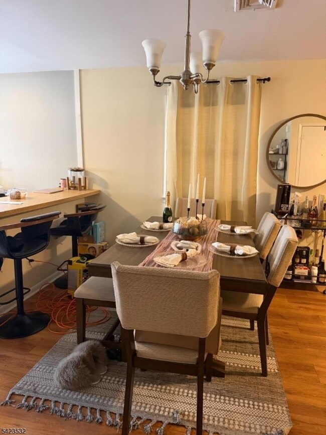 Building Photo - 43 Chestnut St