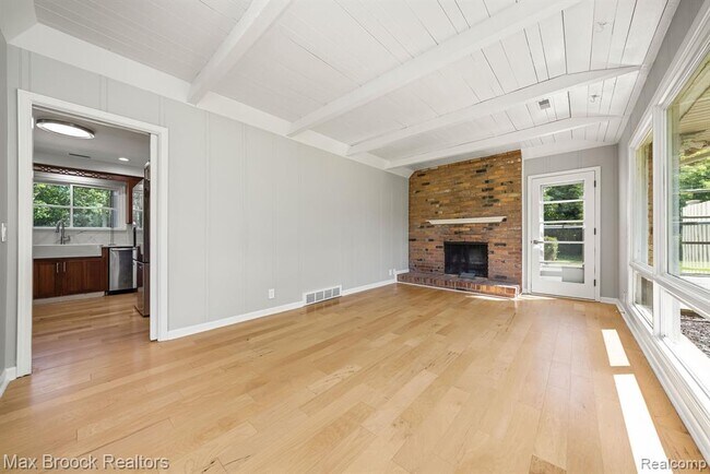 Building Photo - 6096 Darramoor Rd