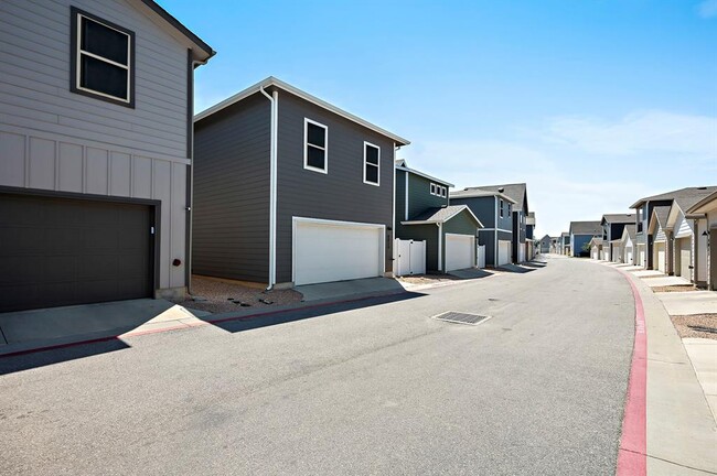 Building Photo - 8013 Lennon Dr