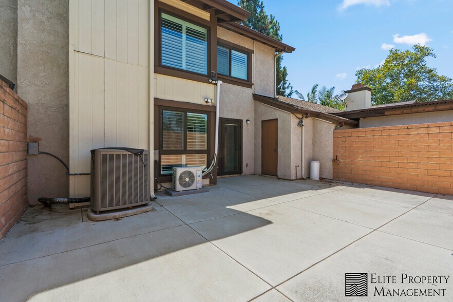 Building Photo - 1409 Athena