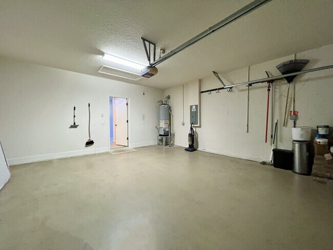 Building Photo - 2532 Glenridge Cir