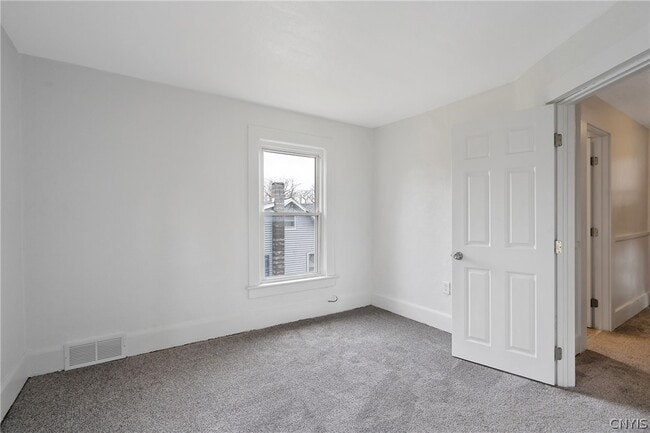 Building Photo - 409 N 6th St