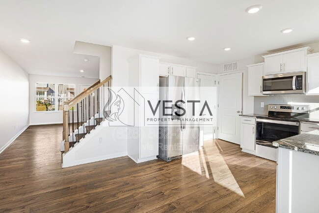 Building Photo - 30 Benedict Ln