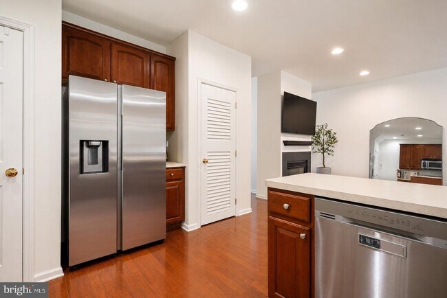 Building Photo - 12 Scarlet Oak Dr