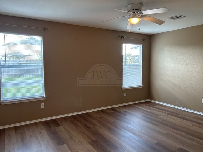 Building Photo - 4402 Golden Gate Dr