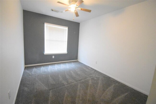 Building Photo - 10942 Heather Trail Dr