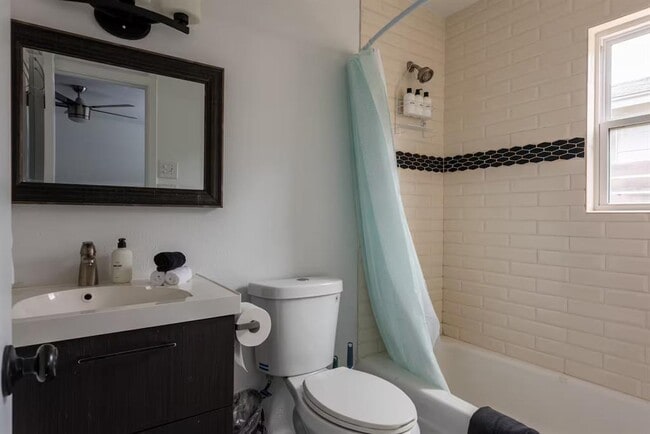 Building Photo - 9715 Dallum Dr