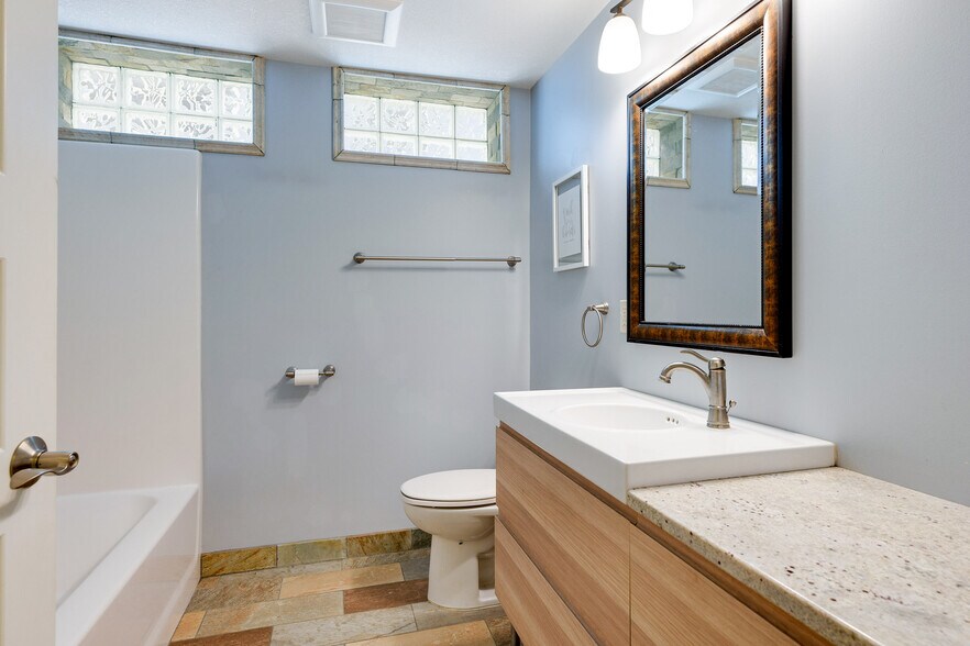 Building Photo - 1395 Englewood Ave