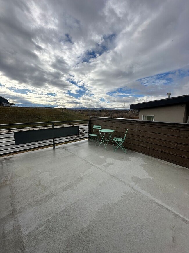 Building Photo - GORGEOUS Home!!!!