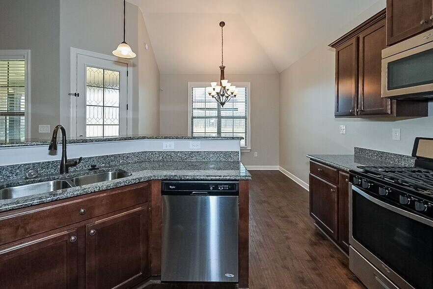 Building Photo - 40 Donna Lyn Dr