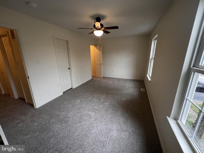 Building Photo - 45293 Rumsford Ln