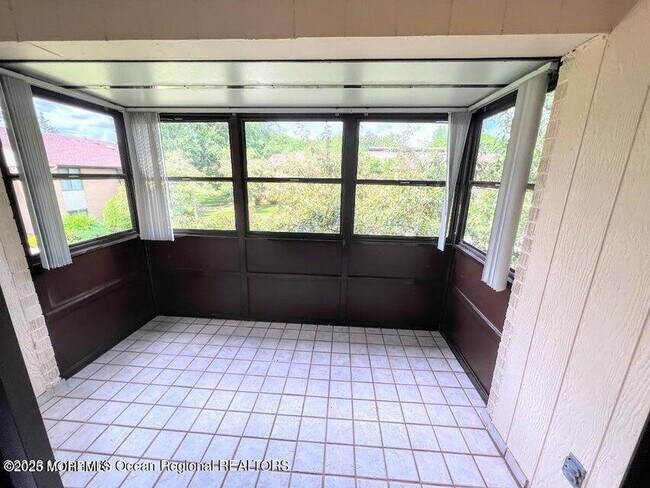Building Photo - 55 Amberly Dr