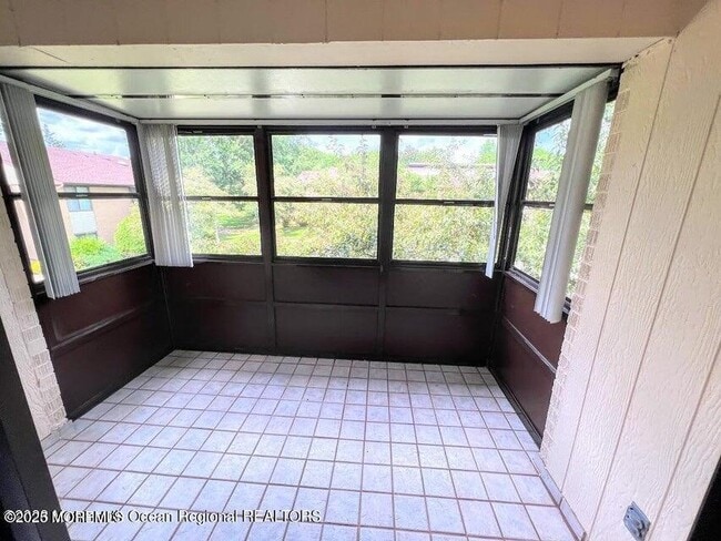 Building Photo - 55 Amberly Dr