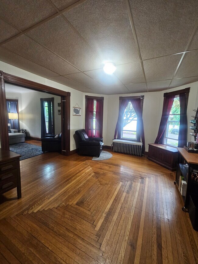 Building Photo - 1416 Farmington Ave