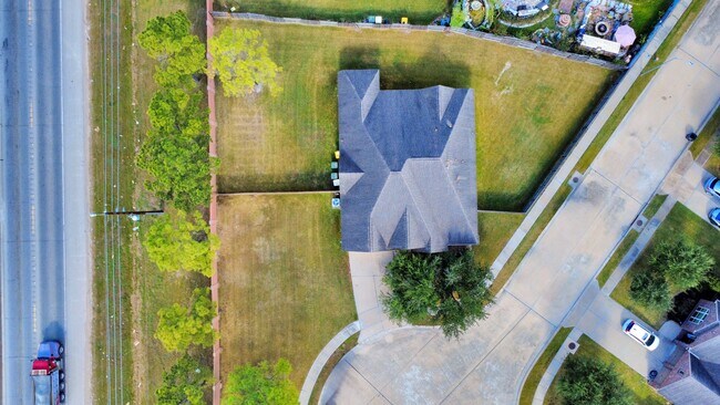 Building Photo - 2429 Lost Bridge Ln