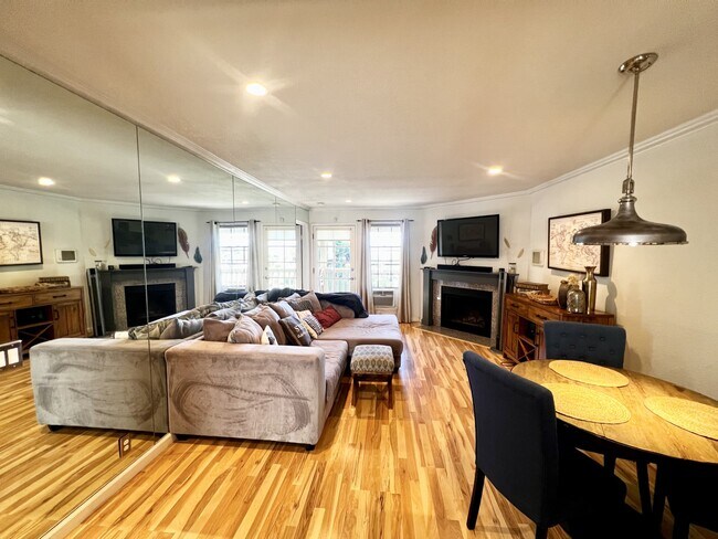 Living Room w/ Fireplace - 3985 Hortensia St