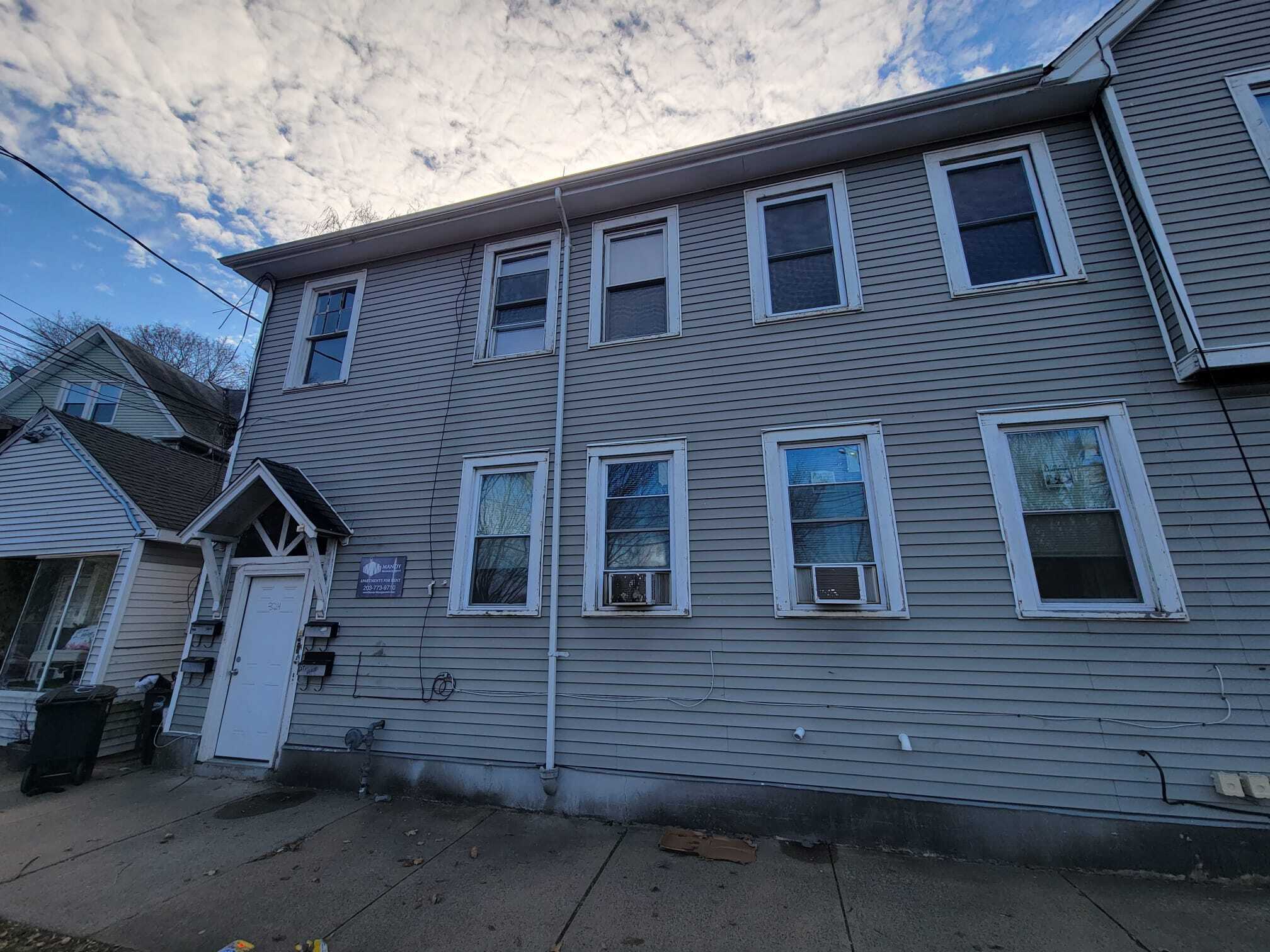 Building Photo - 324 Goffe St
