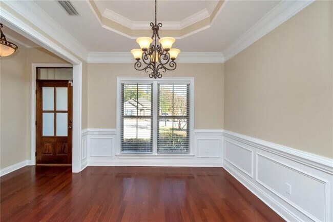 Building Photo - 1054 Linlen Ave