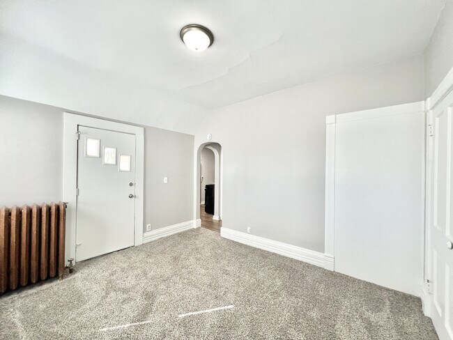 Building Photo - 749 Parker Ave