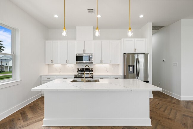 Building Photo - 23107 Miramar Dr