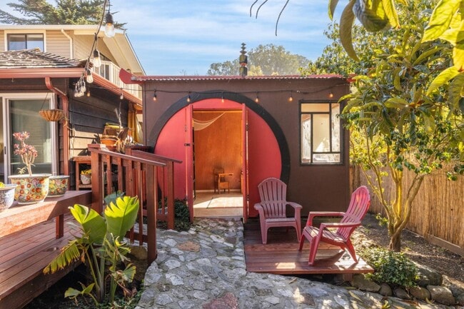 Building Photo - 530 Rockaway Beach Ave