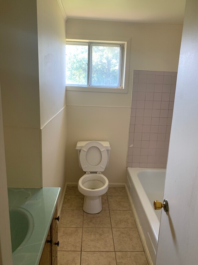 Building Photo - 109 White Oak St