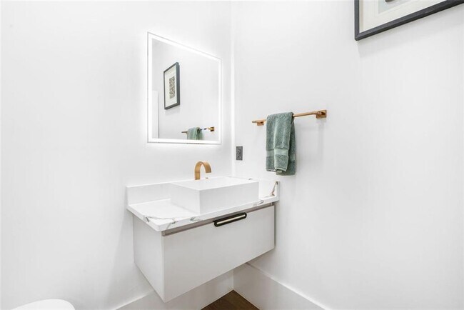 Building Photo - 507 Karen Ln