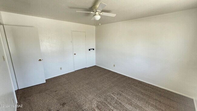 Building Photo - 810 S Kolb Rd