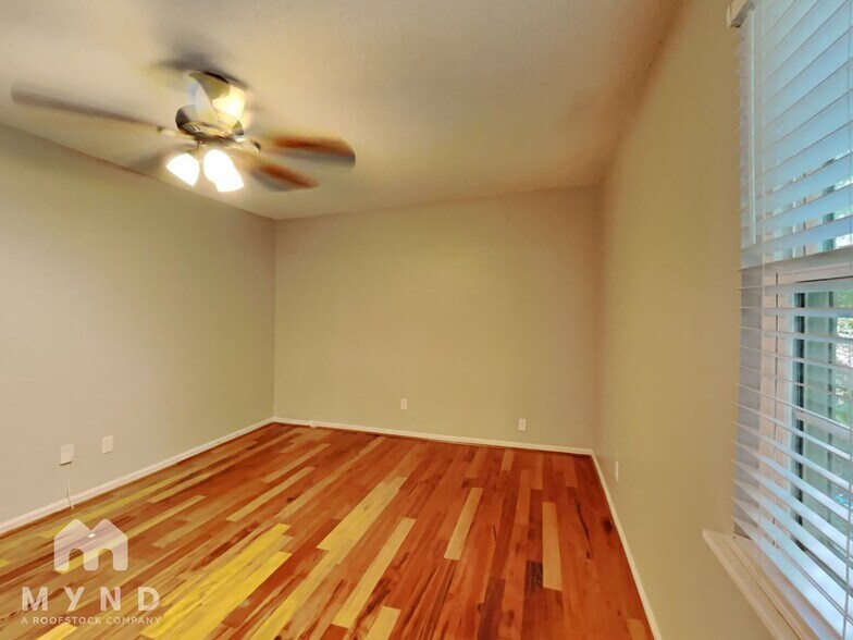 Building Photo - 532 Windy Ln