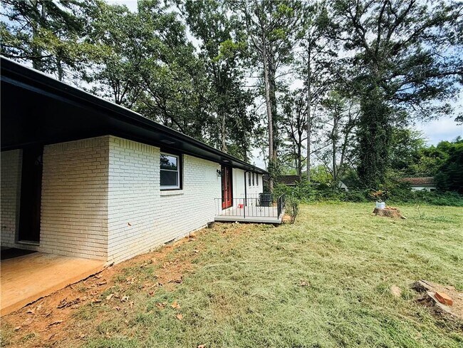Building Photo - 5456 Brownlee Rd SW