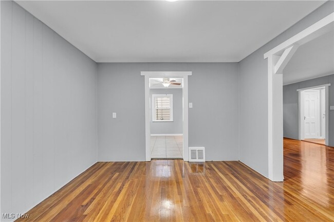 Building Photo - 11816 Marne Ave