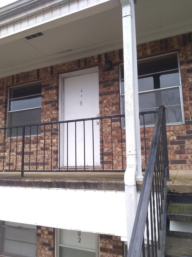 Primary Photo - 405 S Fulton St