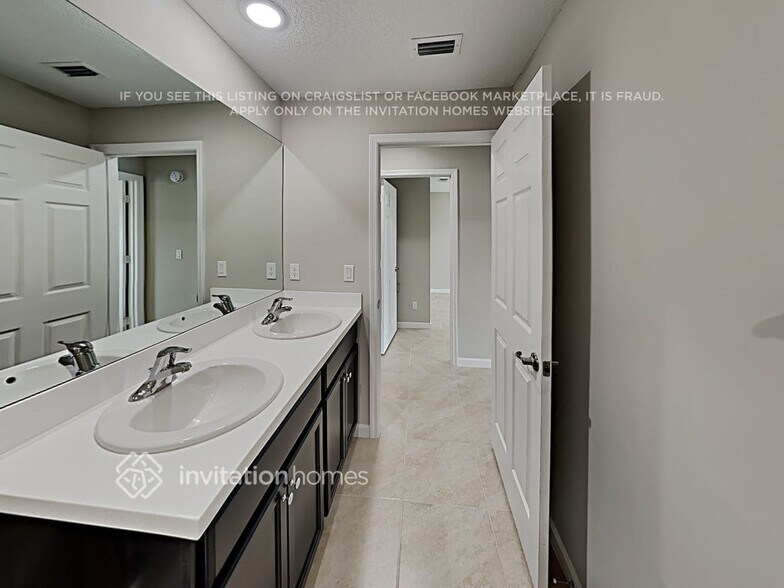 Building Photo - 844 SW Thrift Ave