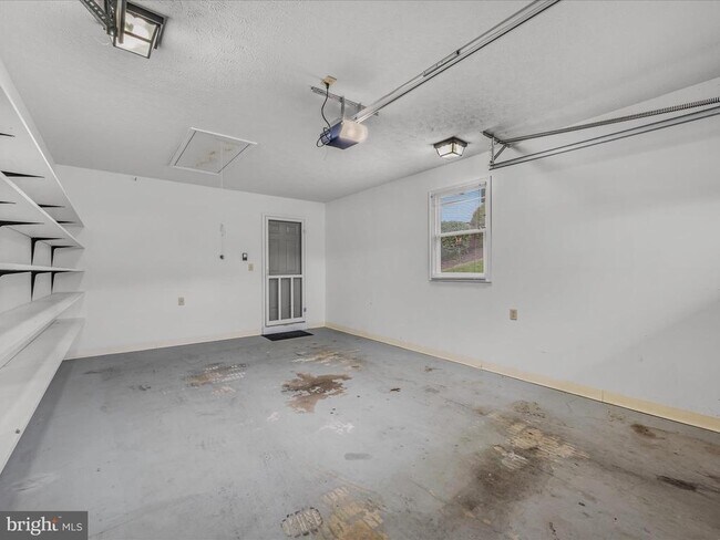 Building Photo - 73 Garden Dr
