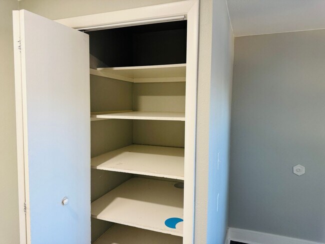 Building Photo - West End Location, Perfect for Daycare Cen...