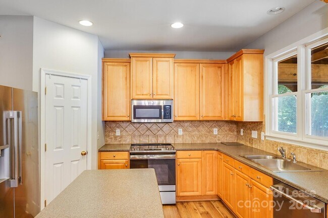Building Photo - 10243 Squires Way